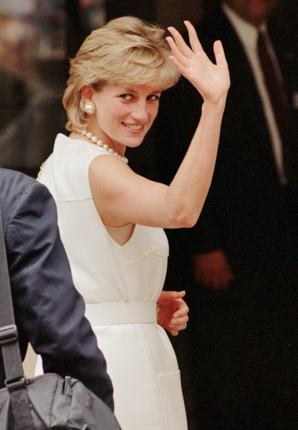 TOPPLØS: I 1996 ble prinsesse Diana avbildet toppløs under en ferietur til Spania. Det skapte uventede reaksjoner. Her avbildet under en tur til Chicago samme år. Foto: NTB Scanpix TOPPLØS: I 1996 ble prinsesse Diana avbildet toppløs under en ferietur til Spania. Det skapte uventede reaksjoner. Her avbildet under en tur til Chicago samme år. Foto: NTB Scanpix